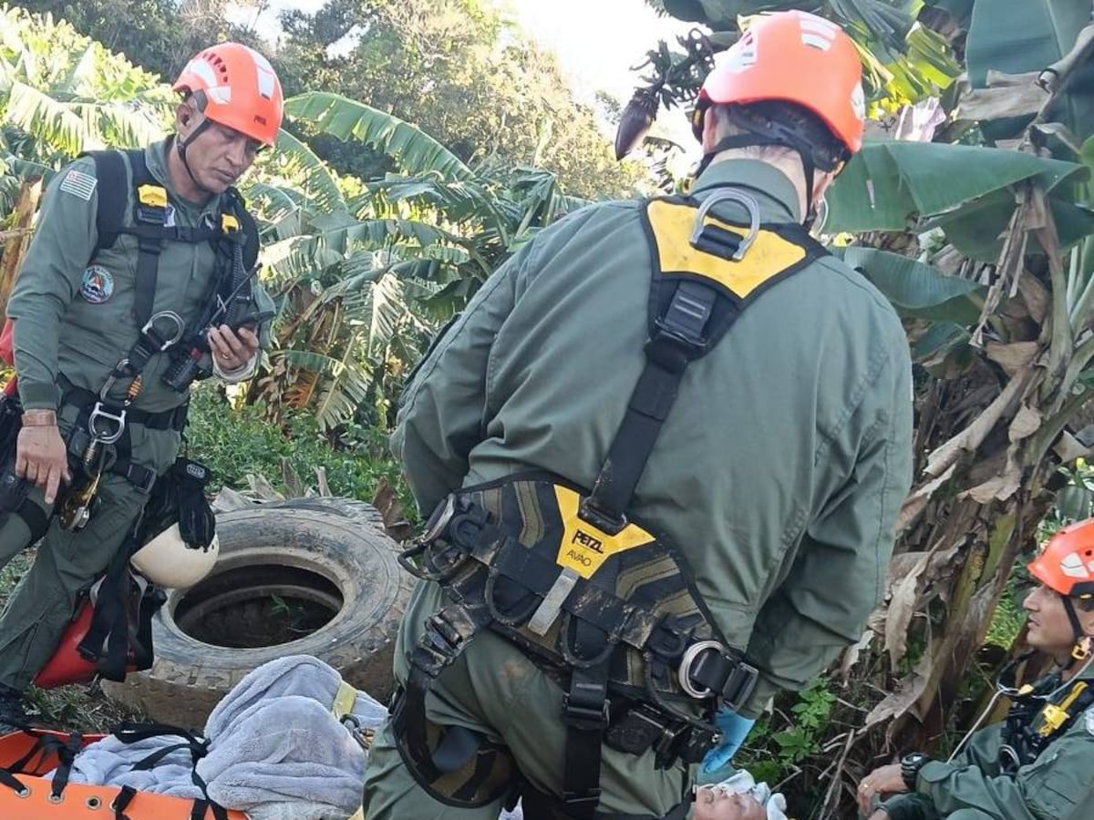 PM resgata de helicóptero homem de 100 anos ilhado após enchentes em Eldorado; veja vídeo da ação