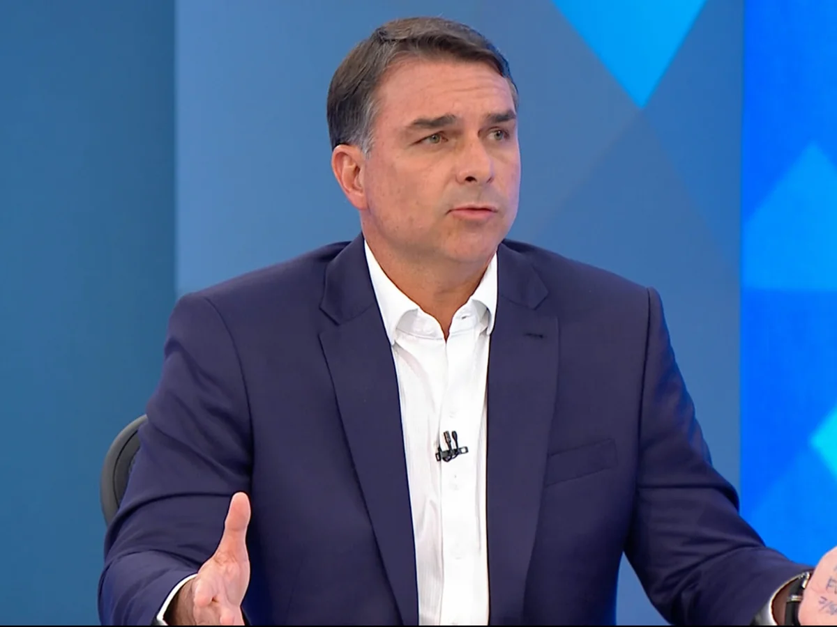 Flávio sobre foto de Gonet com Vorcaro: "Rindo da cara do povo sofrido"