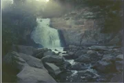 De “praia” a rio poluído: a luta por uma cachoeira escondida de BH