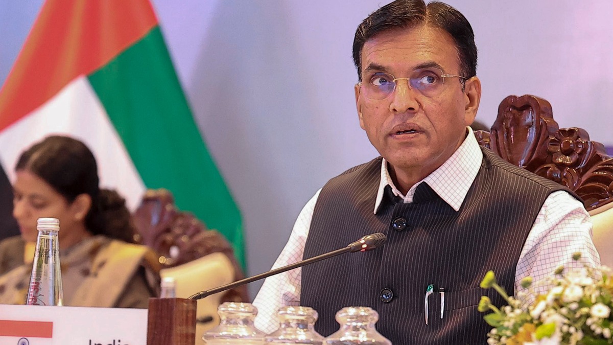 O Ministro do Esportes pede ao Hockey India e às franquias que elaborem um plano de revitalização para a HIL