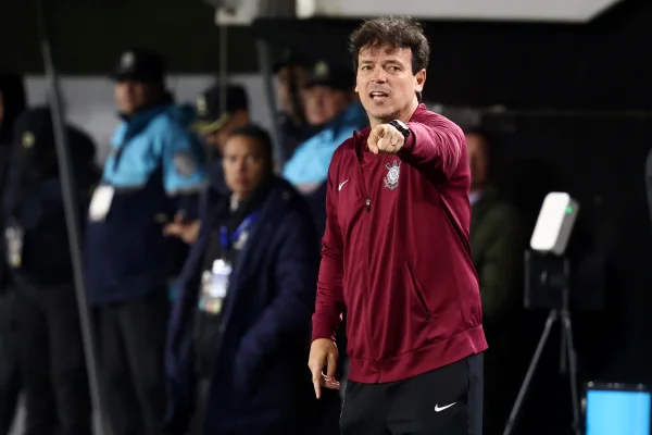 Diretor-executivo do Corinthians, Marcelo Paz crava permanência de Diniz - destaque galeria