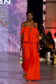Mikaela Gomes, veterana do Metrópoles Catwalk, brilha no 3º dia de desfiles