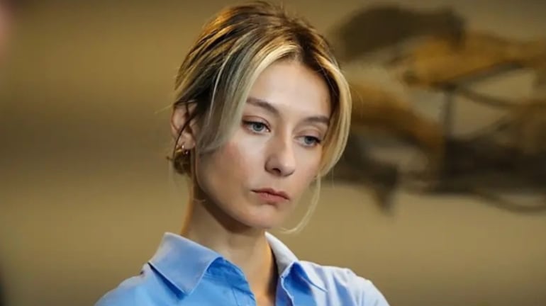 Em Iludida, Asya reencontra Volkan e fica atormentada com o passado que começa a rondá-la