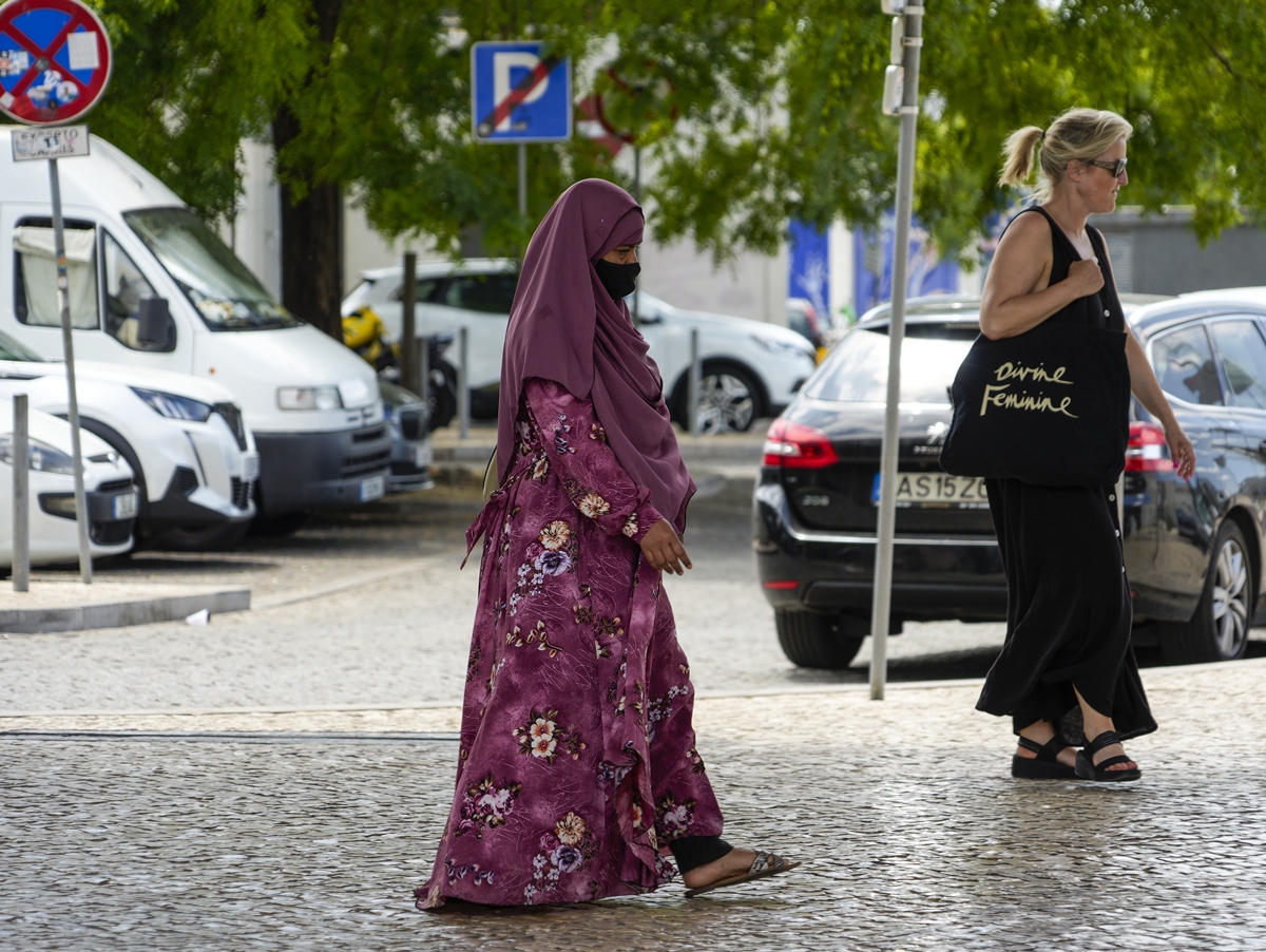 “Lei das burcas” entra em vigor em Portugal com multas de até 3 mil euros