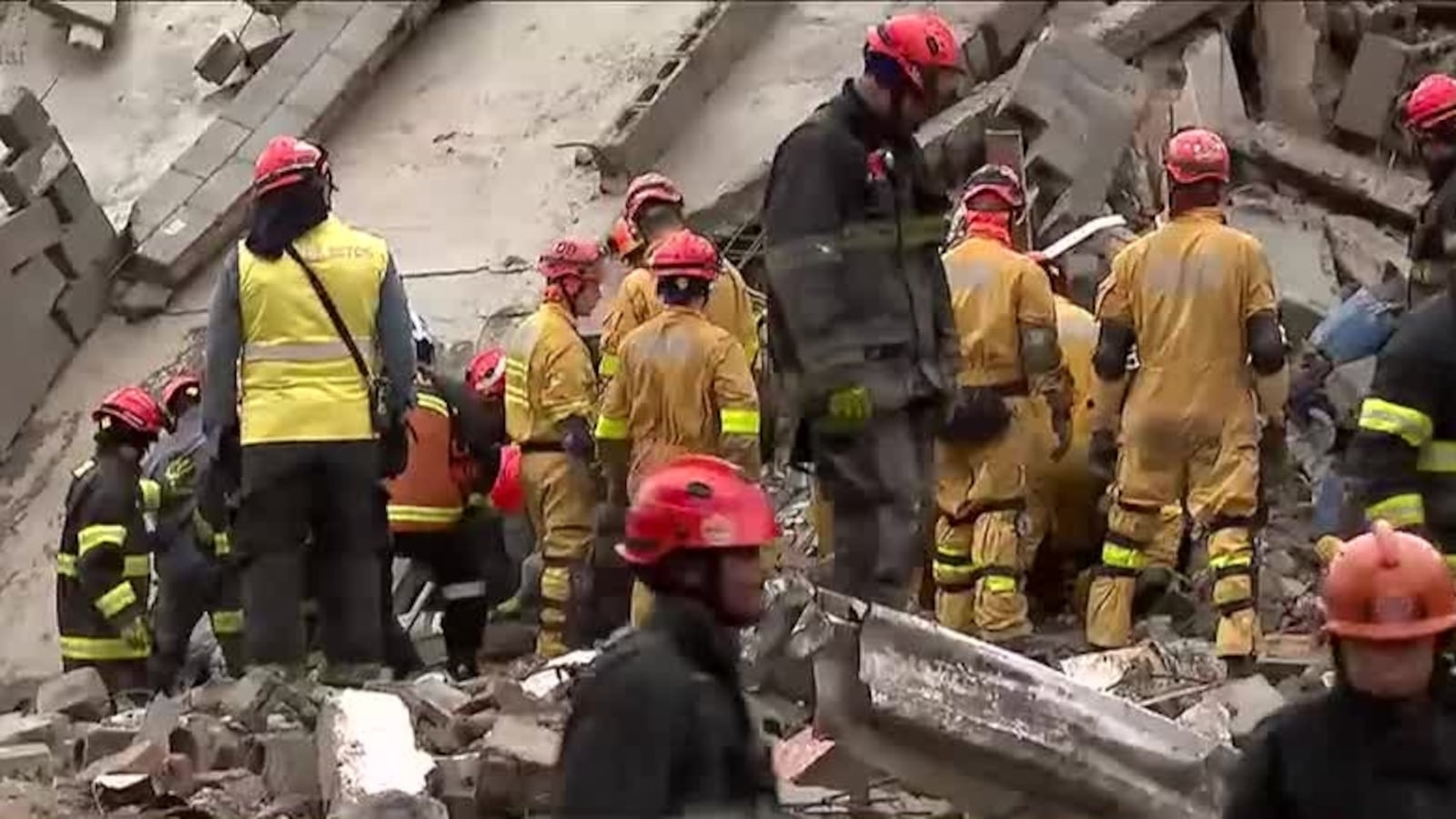 Bombeiros encerram buscas após encontrar seis vítimas em desabamento na zona leste de SP