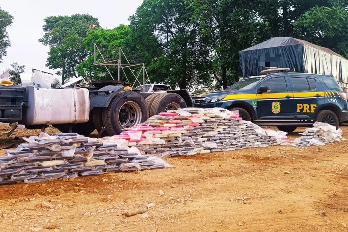 PRF localiza 300 quilos de cocaína em tanque de caminhão no interior do MS