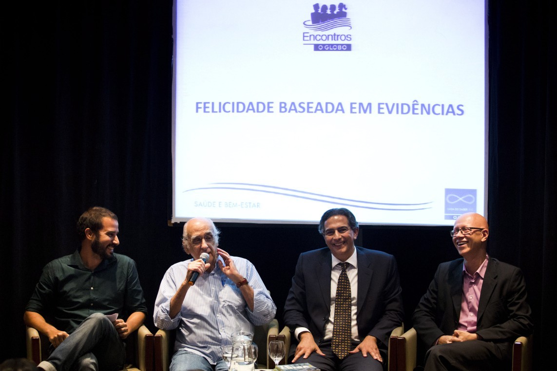 Encontros o Globo - Zuenir Ventura fala sobre felicidade junto com Claudio Domenico e Carlos Jose Andrade — Foto: Monica Imbuzeiro / Agencia O Globo