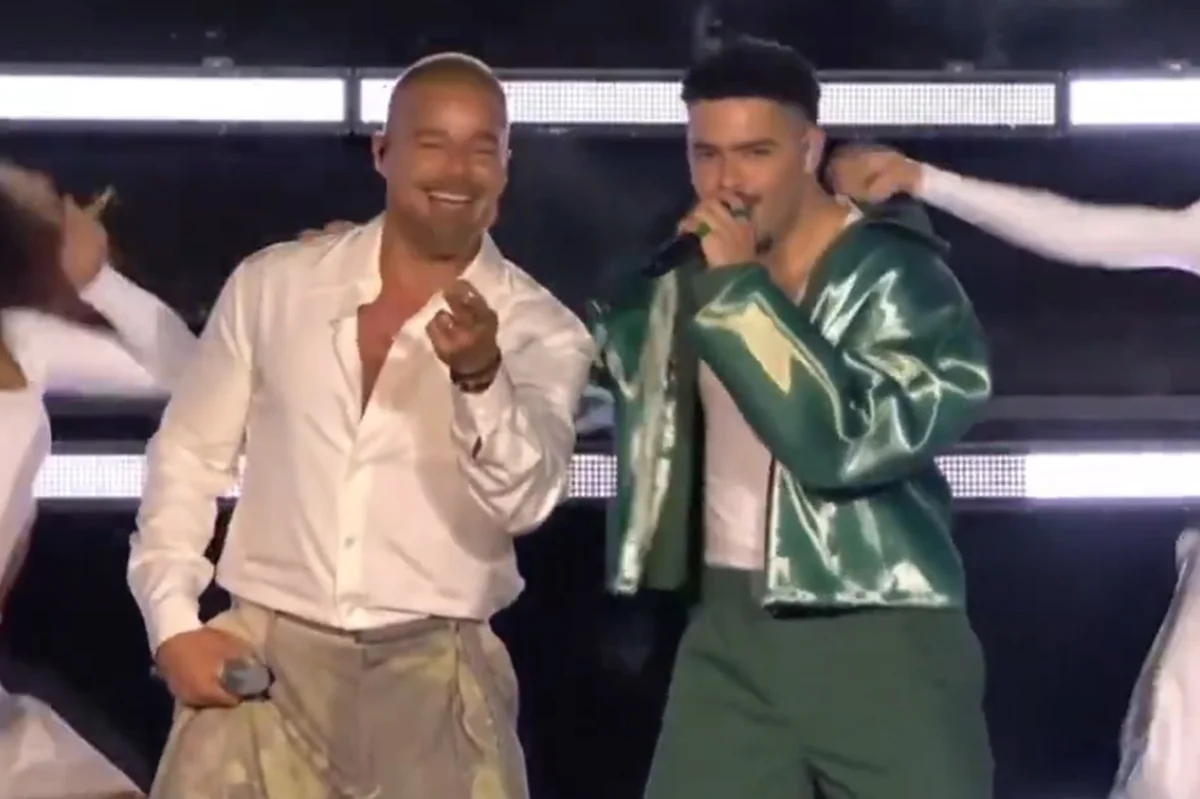 Pedro Sampaio e Ricky Martin durante show no intervalo do jogo da NFL
