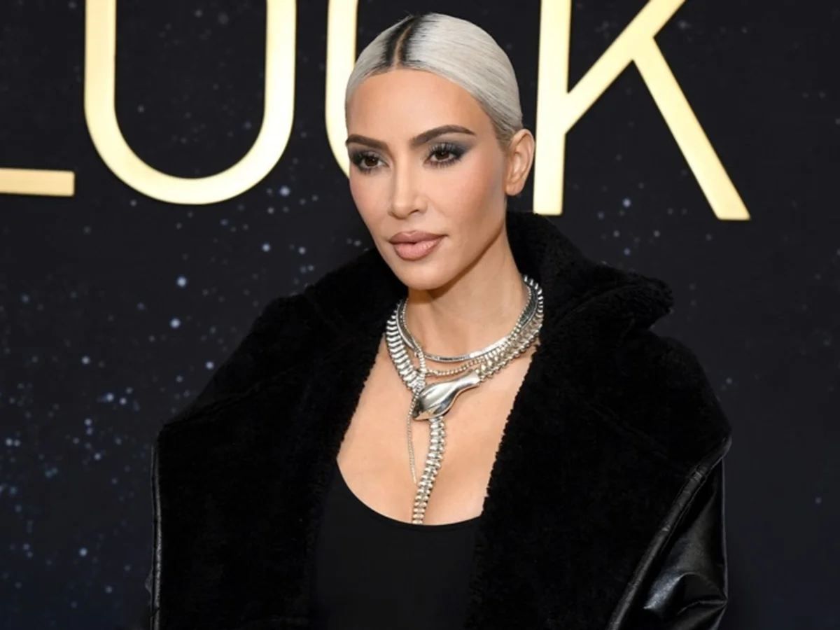 Kim Kardashian revela diagnostico de doença que causou morte do pai