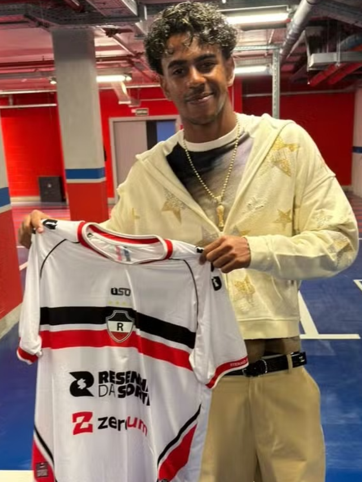 Lamine Yamal posta foto com camisa do River do Piauí após goleada do Barcelona no Camp Nou