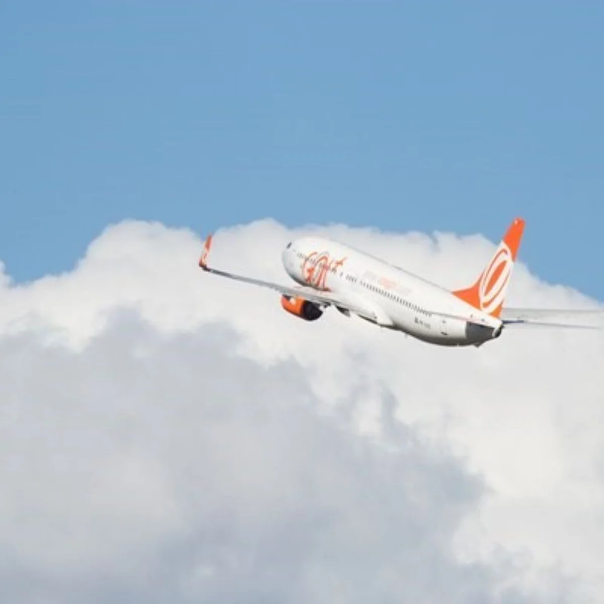 Avião da Gol com destino ao Rio apresenta problema e retorna a Confins