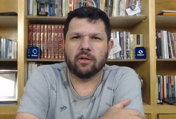 Foragido, Oswaldo Eustáquio registra candidatura a deputado pelo Paraná