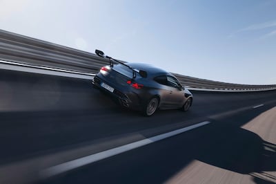 O novo Mercedes-AMG CLE 646 Spezialanfertigung é um monstro focado em pista de 475 kW