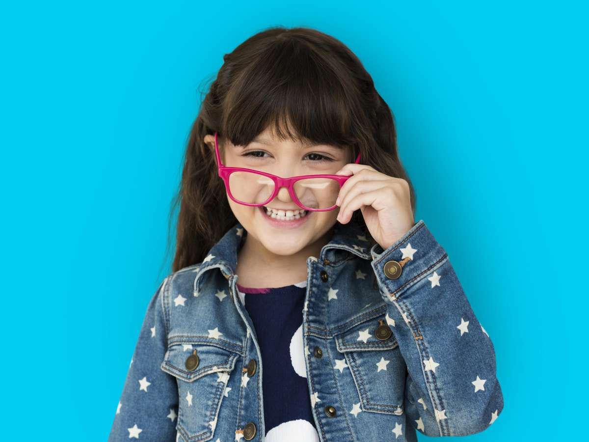 Por que a miopia infantil está aumentando no mundo? Hábitos modernos podem ser a resposta