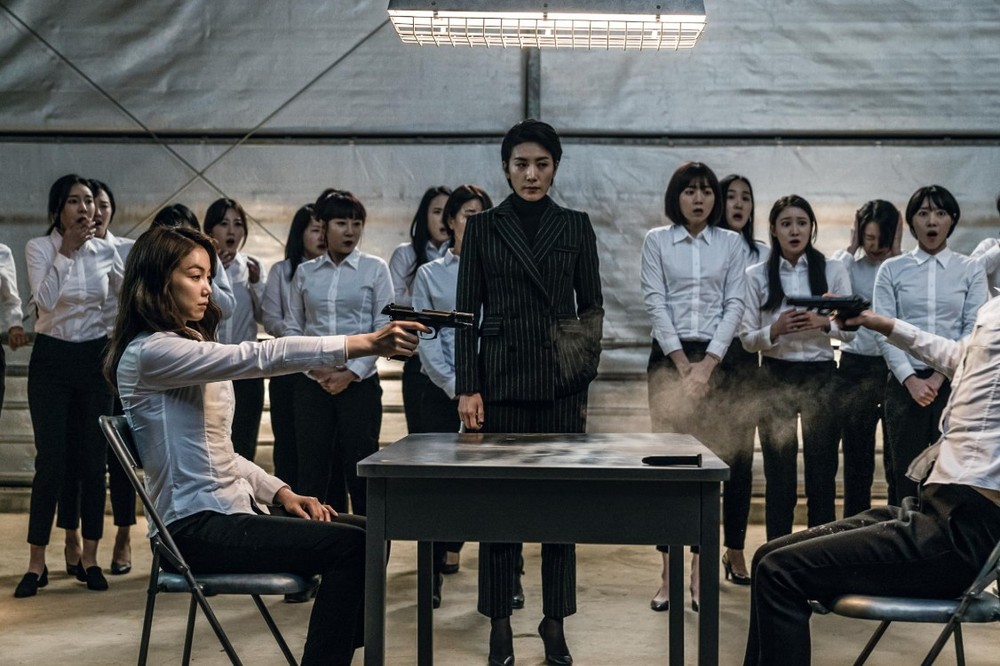 O filme sul-coreano A Vilã acompanha uma história de assassinatos e vingança — Foto: Reprodução/IMDb