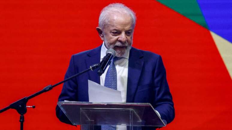 Aumento do Bolsa Família e discurso contra bets é 'tentativa de Lula de manter eleitorado cativo', dizem especialistas