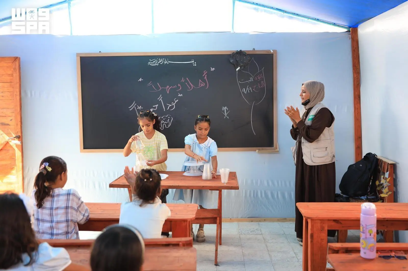 A Escola Makkah apoiada pela Arábia Saudita recebe alunos na Faixa de Gaza