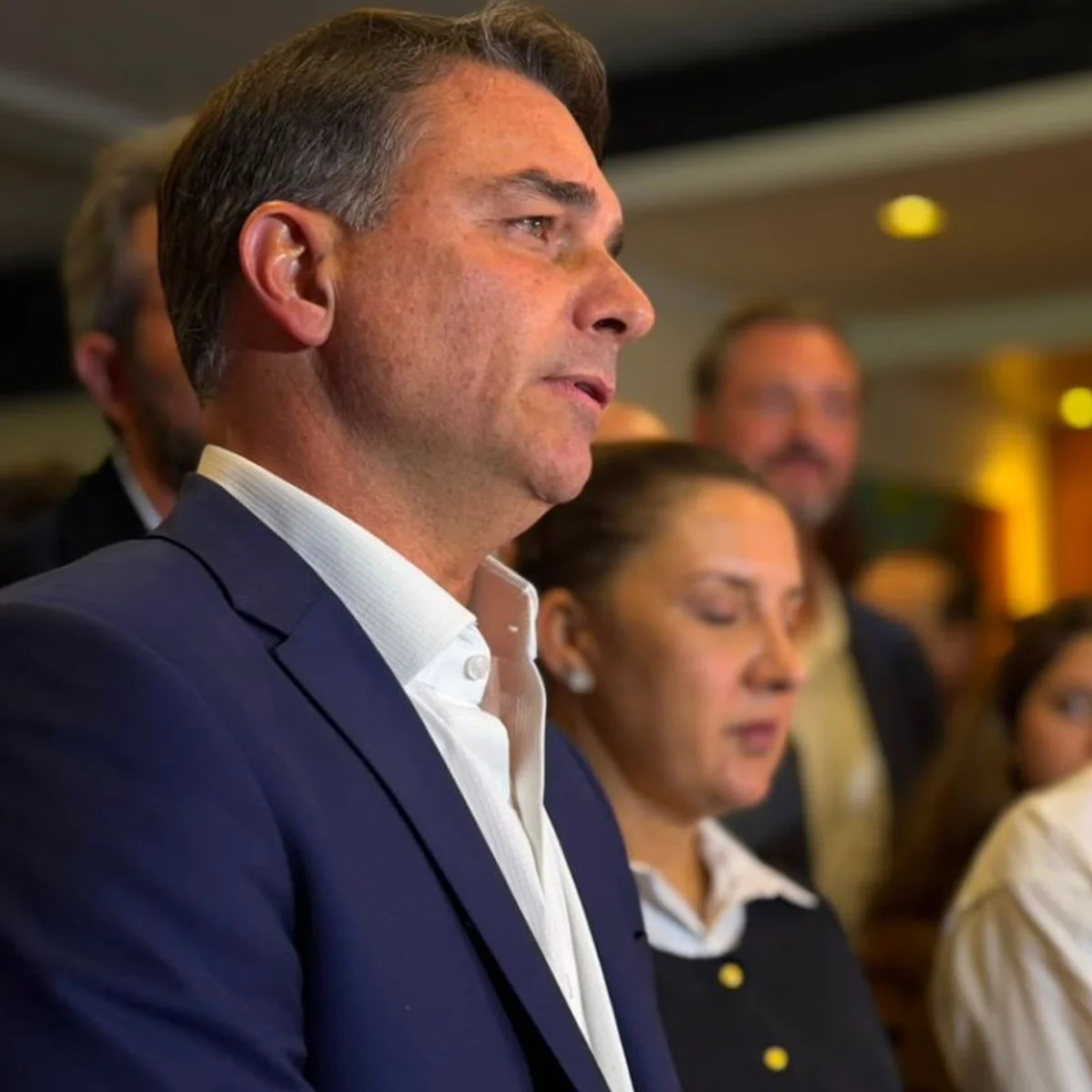 Flávio explora bets para atacar Lula e reduzir rejeição entre as mulheres