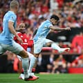 Abucheos, polémica en el gol, cruce con Maguire y un tiro en el palo en un clásico caliente que ganó el City