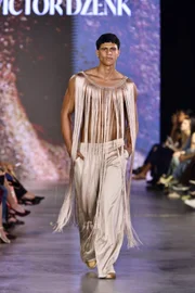 Mikaela Gomes, veterana do Metrópoles Catwalk, brilha no 3º dia de desfiles