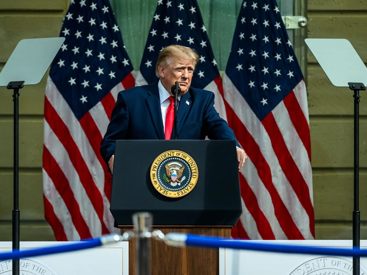 Casa Branca cumpre ameaça de Trump, barra jornalistas e confisca crachás