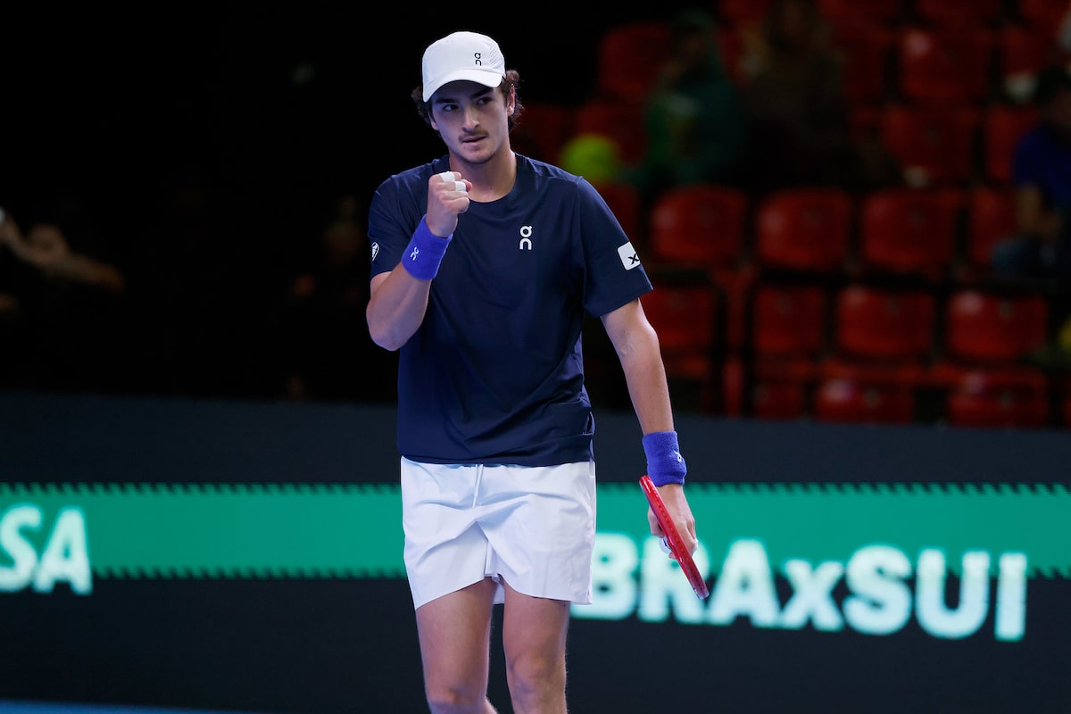 João Fonseca ganha de virada em sua estreia nacional na Copa Davis e Brasil faz 1 a 0 na Suíça