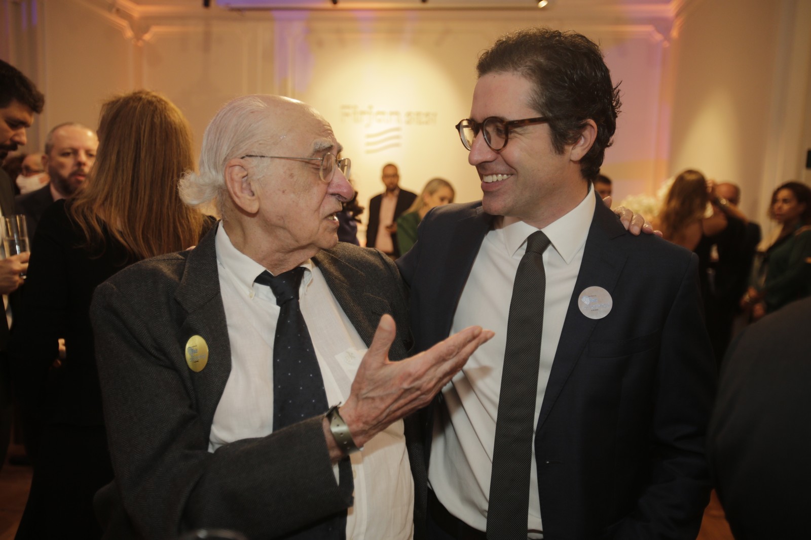 Os jornalistas Zuenir Ventura e Bernardo Mello Franco. — Foto: Alexandre Cassiano / Agência O Globo