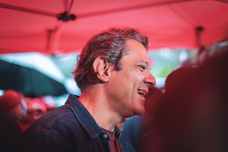 Haddad engrossa a lista e pede que sigilo dos celulares de Vorcaro seja levantado