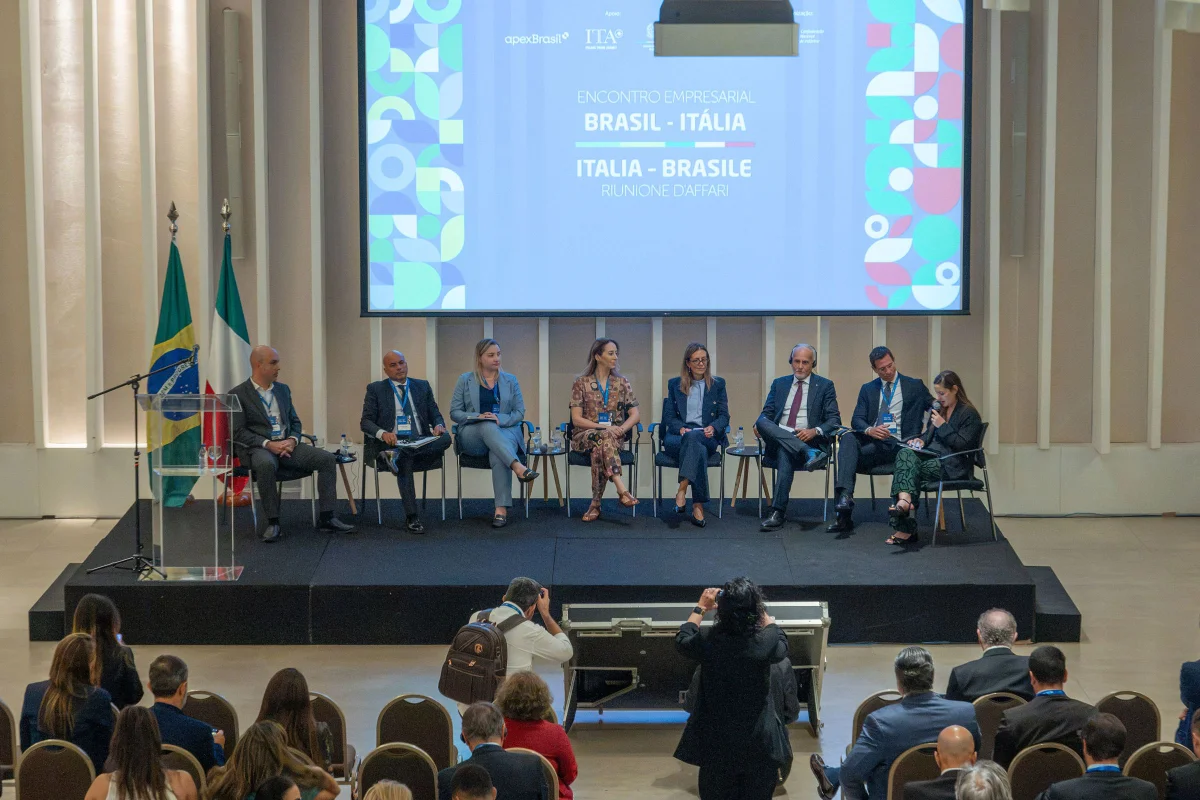 Imagem colorida do Encontro Empresarial Brasil-Itália