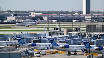 Las principales aerolíneas de Estados Unidos ajustan sus vuelos y se replantean rutas ante el aumento de los precios del combustible