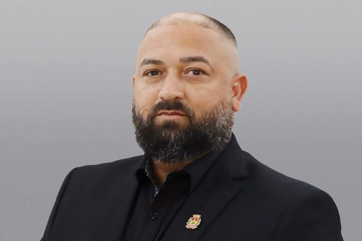 Foto colorida de vereador Carlos Eduardo de Oliveira Franco (MDB), conhecido como Duguaca, apontado com elo em esquema do tráfico de drogas.