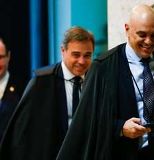 Os ministros Cristiano Zanin (ao fundo), André Mendonça e Alexandre de Moraes em sessão no STF Foto: Wilton Junior/Estadão / Estadão