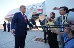 Trump interdit l’accès à la Maison-Blanche à CNN, Politico et MSNow