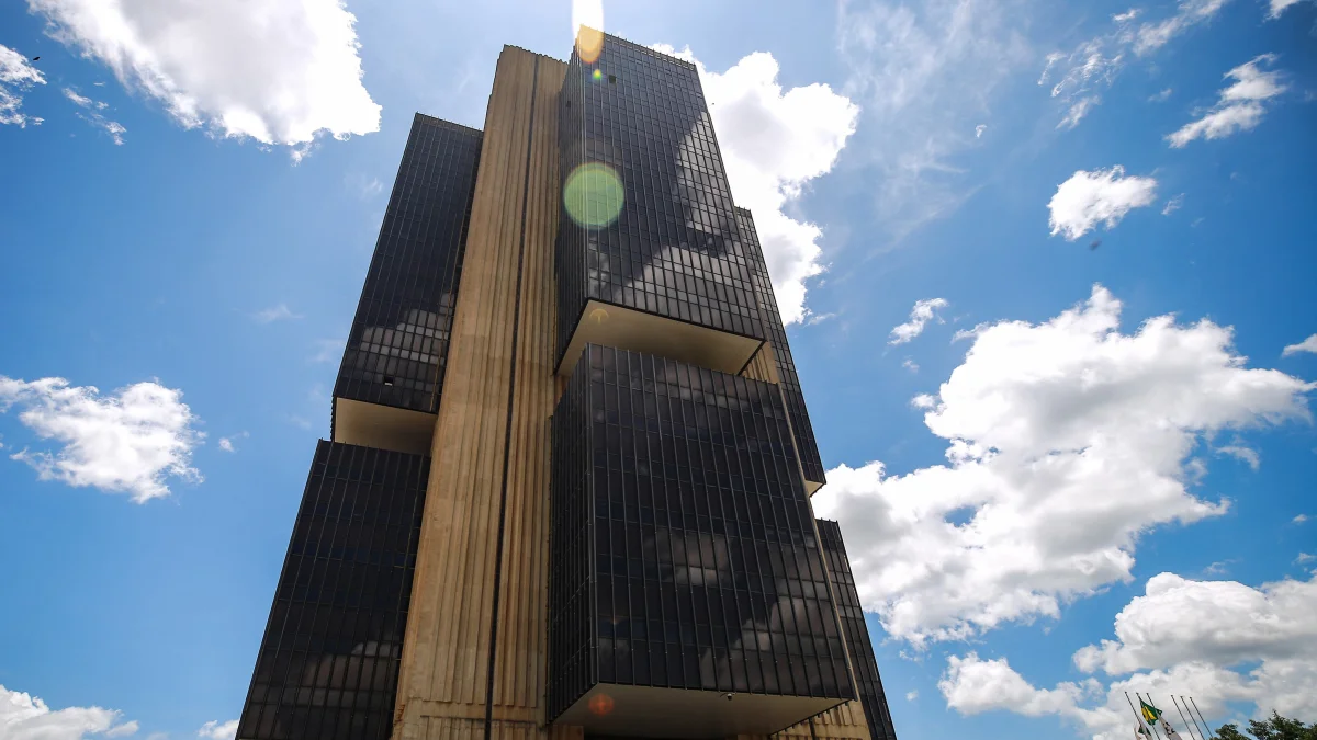 Copom reduz taxa Selic e juros caem para 13,75% ao ano