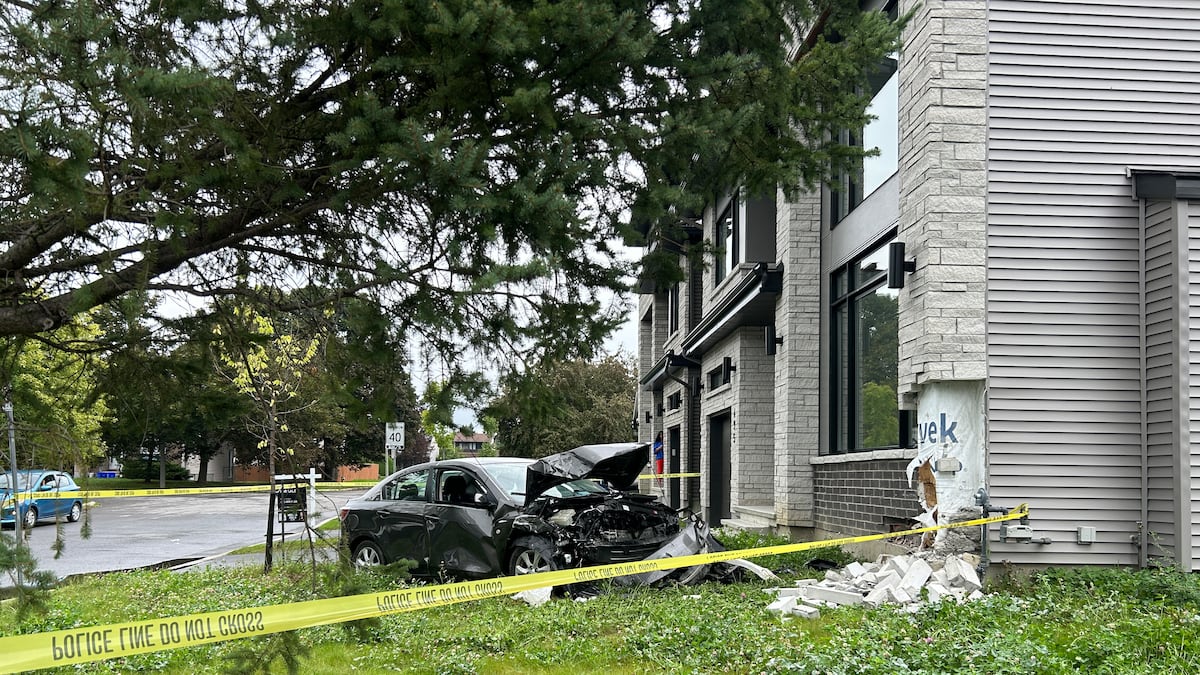 Man dies after vehicle crashes into home in Orléans