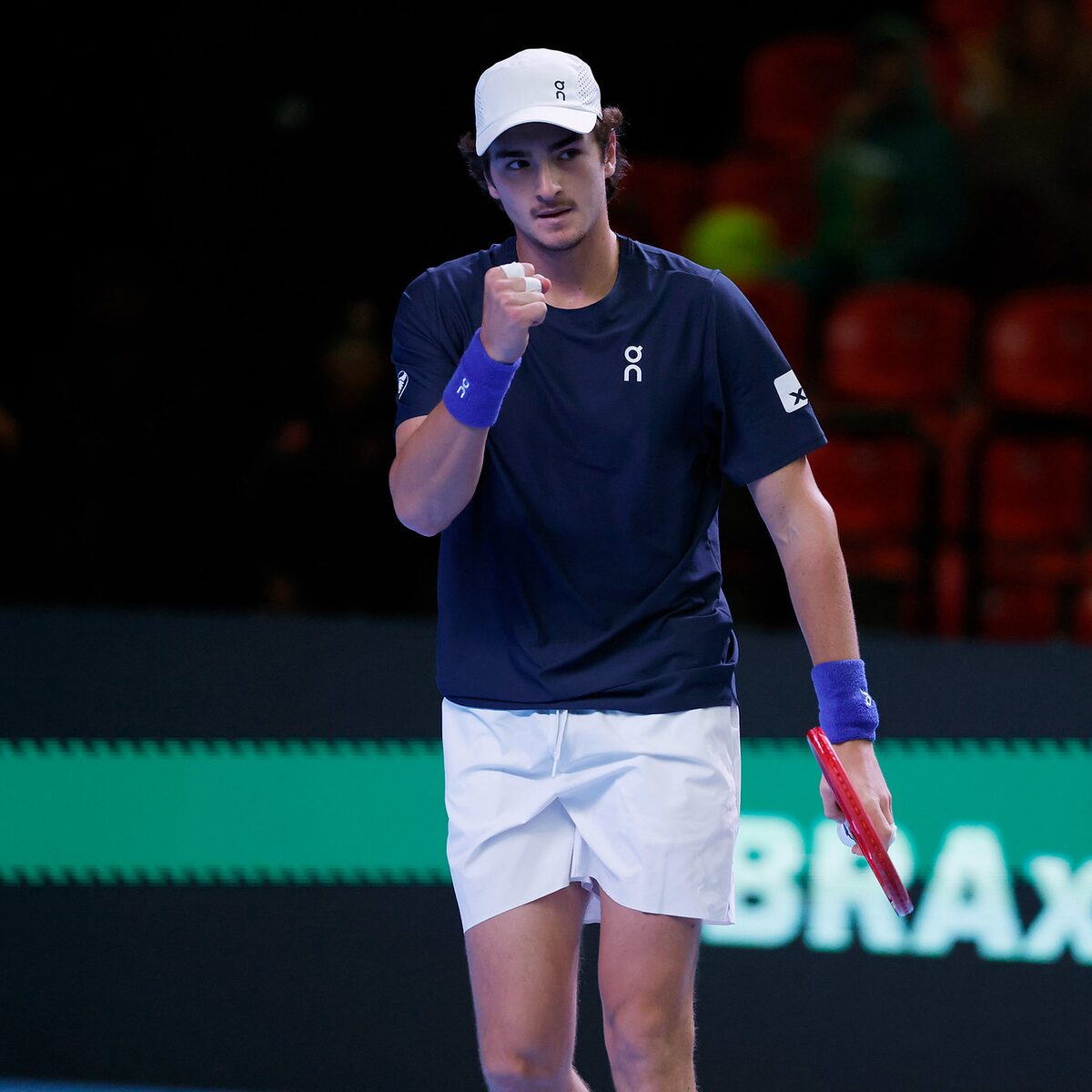 João Fonseca ganha de virada em sua estreia nacional na Copa Davis e Brasil faz 1 a 0 na Suíça