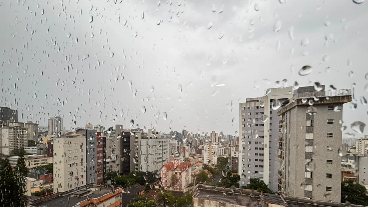 BH tem previsão de chuva forte e risco de deslizamentos nesta terça (15/9)