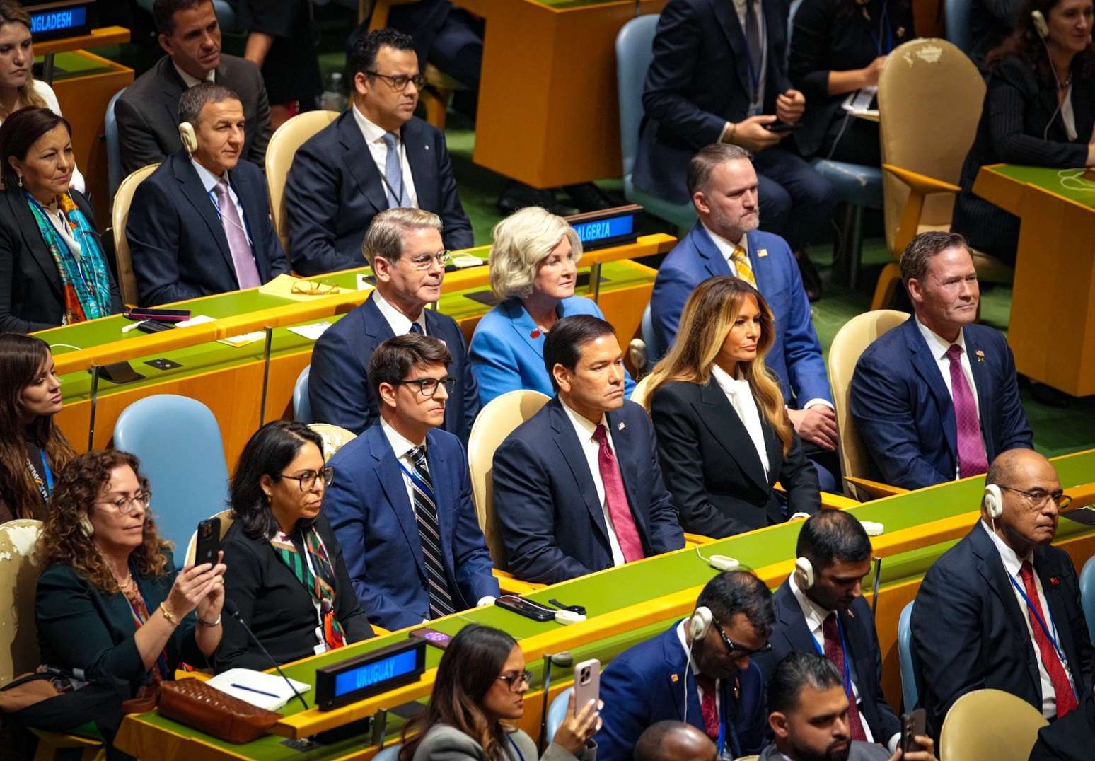 Marco Rubio, que usa gravata vinho no centro da imagem, acompanhou o discurso do presidente Donald Trump na Assembleia Geral da Onu