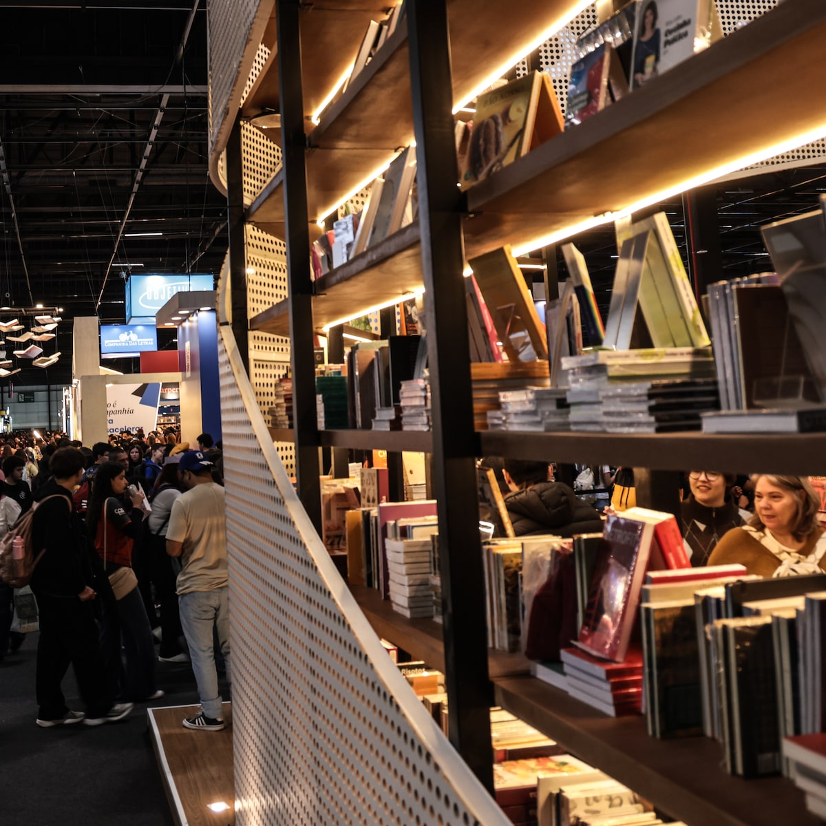 Bienal bate recorde com 760 mil visitantes; veja lista de livros mais vendidos no evento