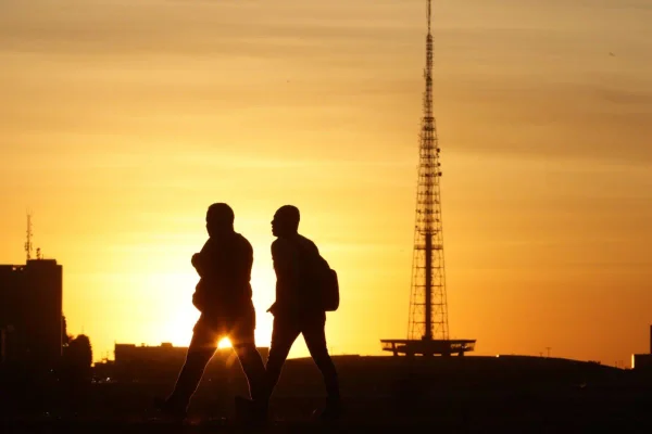 DF tem alerta de baixa umidade neste domingo e temperatura chega a 33°C