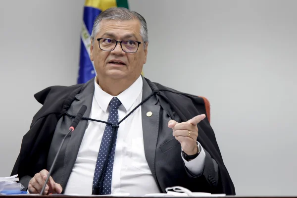 Dino cita vídeo de Porchat sobre chuva de ofícios: "Se aplica a ministros"