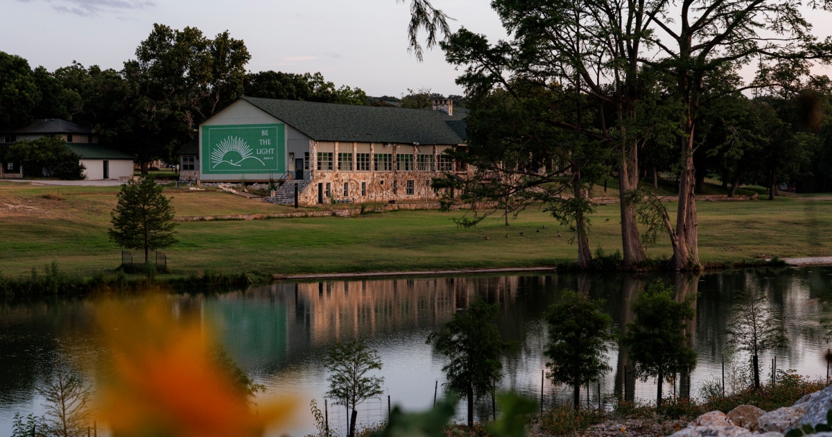 Investigadores do Texas buscam provas de homicídio culposo e outros crimes nas mortes de 27 pessoas no inundações em Camp Mystic