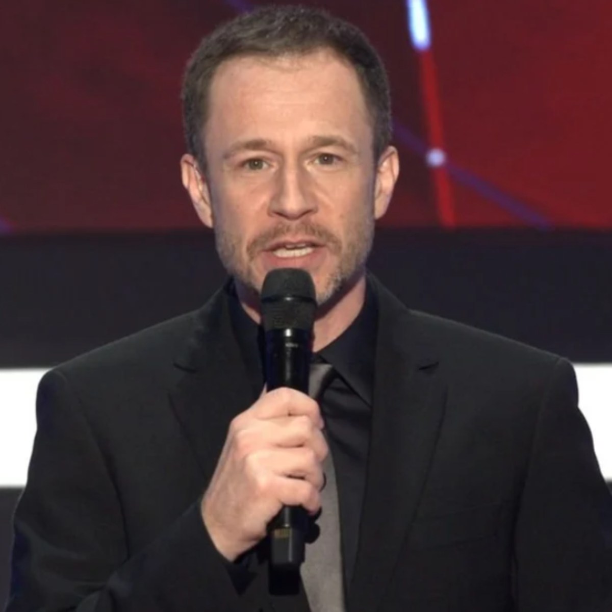 Tiago Leifert relembra quando abandonou 'The Voice' por causa da filha e reforça que 'família é prioridade'