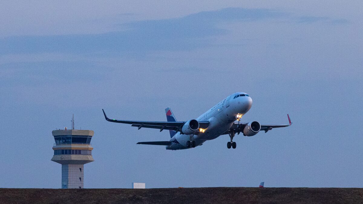 Punição inédita da Anac: homem é proibido de voar por 6 meses após expor órgão sexual em avião