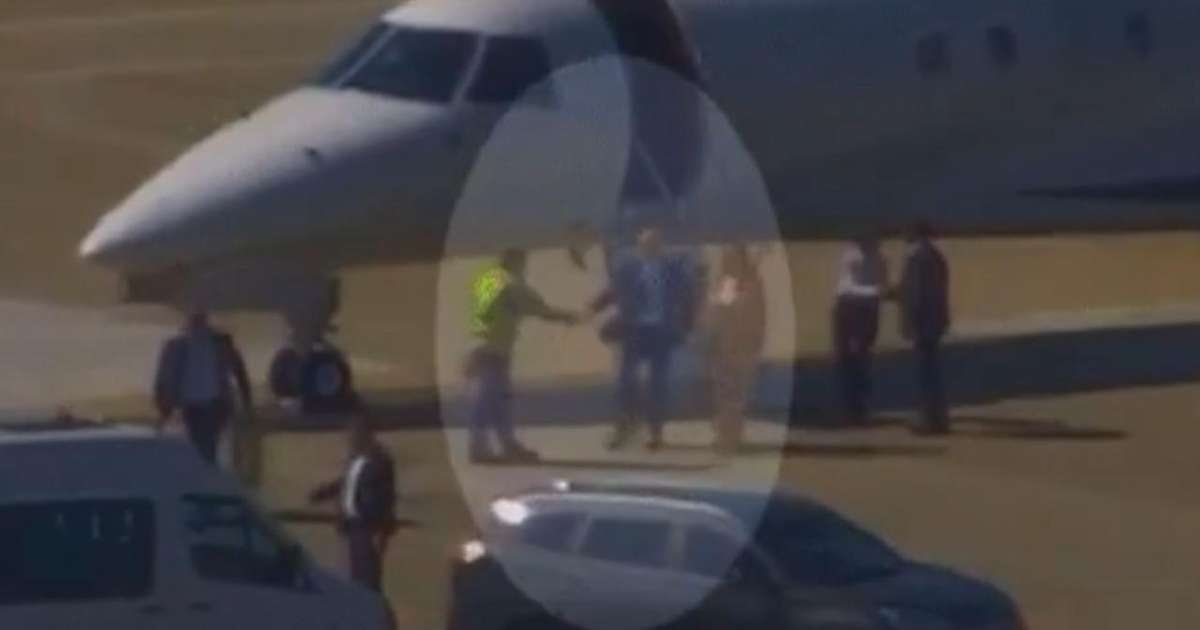 Escritório de esposa de Moraes se manifesta após vídeo em que o casal aparece voando em jatinho ligado a Vorcaro: ‘Táxi aéreo’