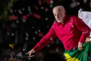 Imagem da matéria: Conheça a música de Bad Bunny usada por Lula em campanha eleitoral