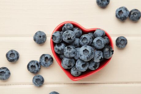 Estudo diz que frutas vermelhas e roxas protegem o coração, mas consumo ainda está abaixo da necessidade
