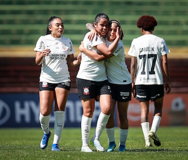 São Paulo e Corinthians, finalistas do Brasileiro, ampliam projetos exclusivos para futebol feminino