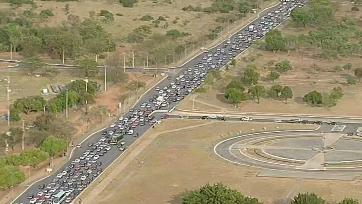 Semáforos desligados complicam o trânsito no Eixo Monumental