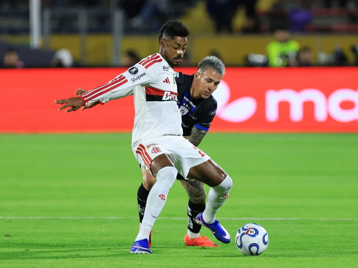 Flamengo e Leonardo Jardim são multados pela Conmebol por atraso em partida